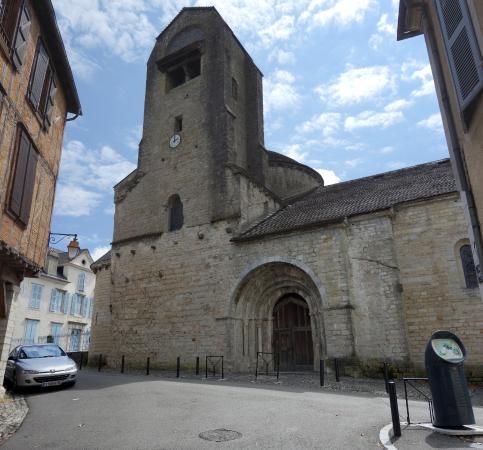l'église Sainte-Croix d'Oloron