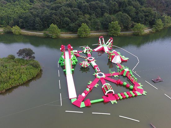 parc aquatique gonflable AquaZone Wipeout