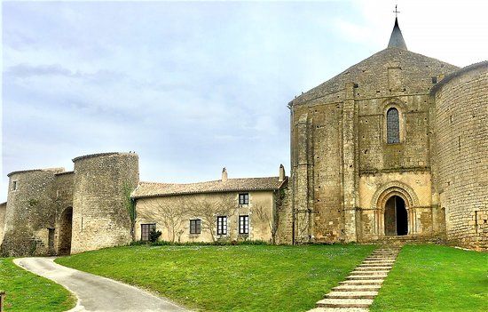 Ruines du Chateau Medieval