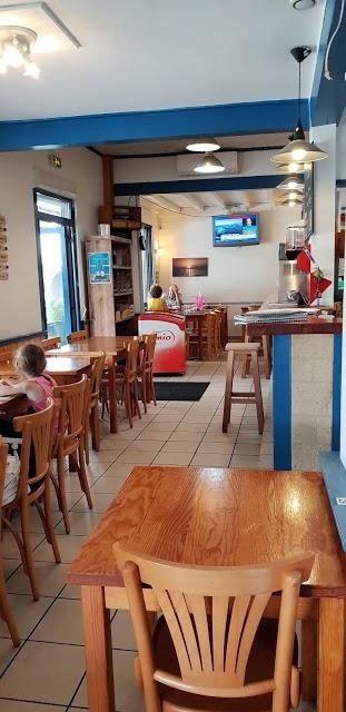 Le Cafe Du Lac