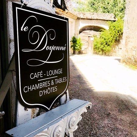Le Doyenne Cafe-Lounge