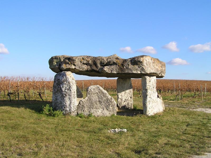 dolmen de Saint-Fort-sur-le-Né