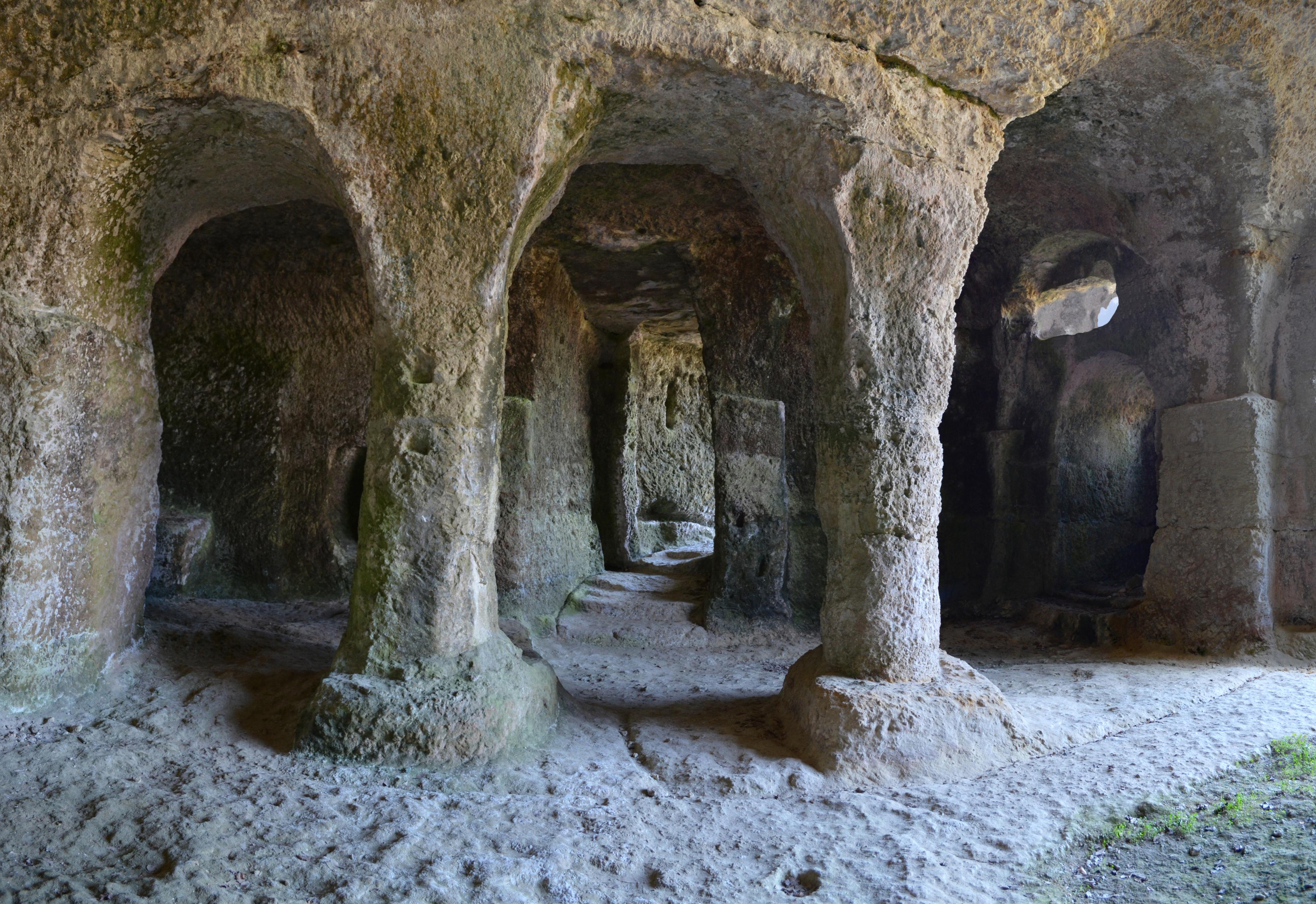 chapelle monolithe Saint-Georges de Gurat
