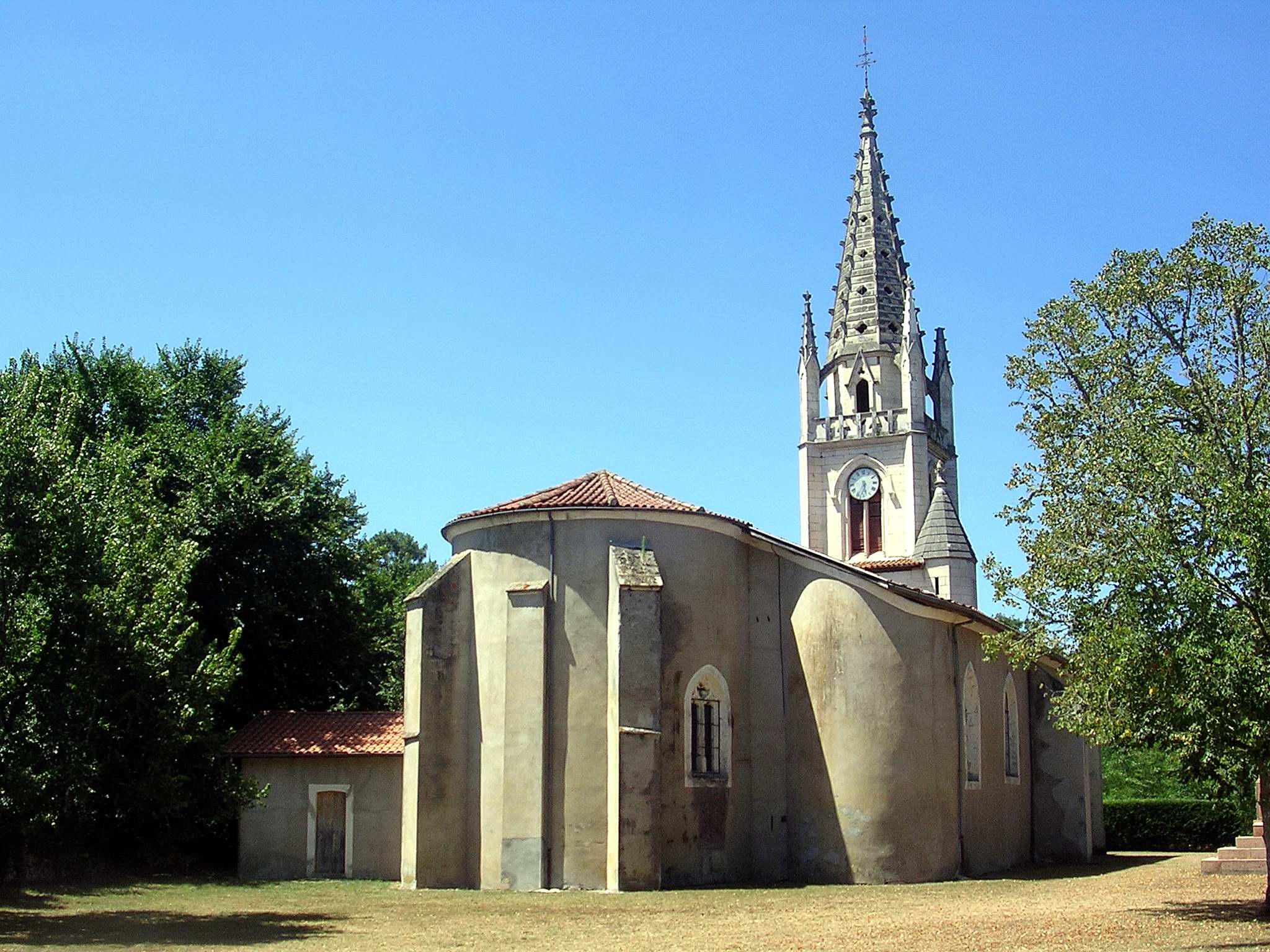 église Saint-Pierre-et-Saint-Michel de Lüe