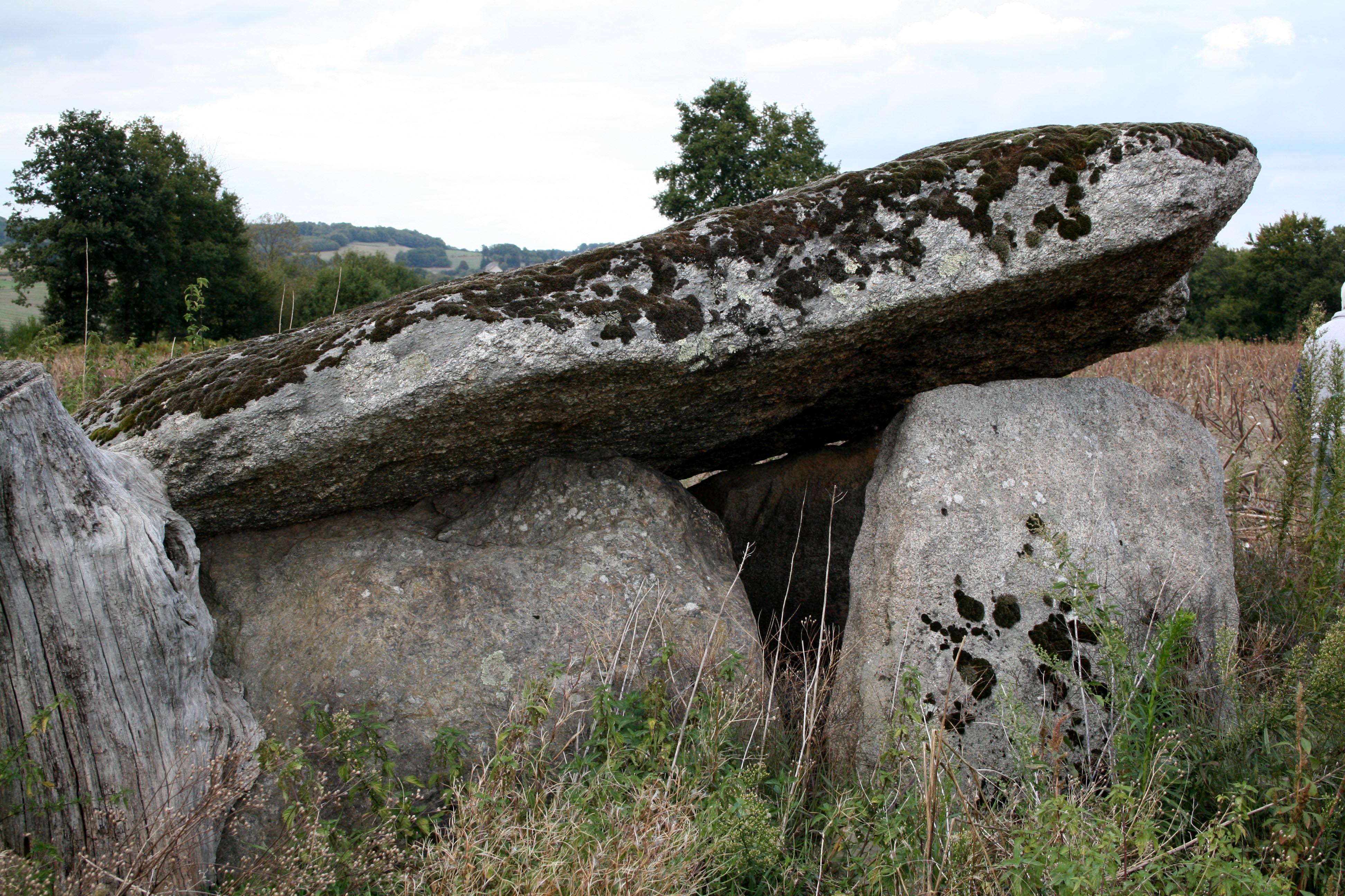dolmen du Montheil