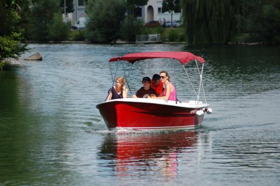Les Bateaux Rouges