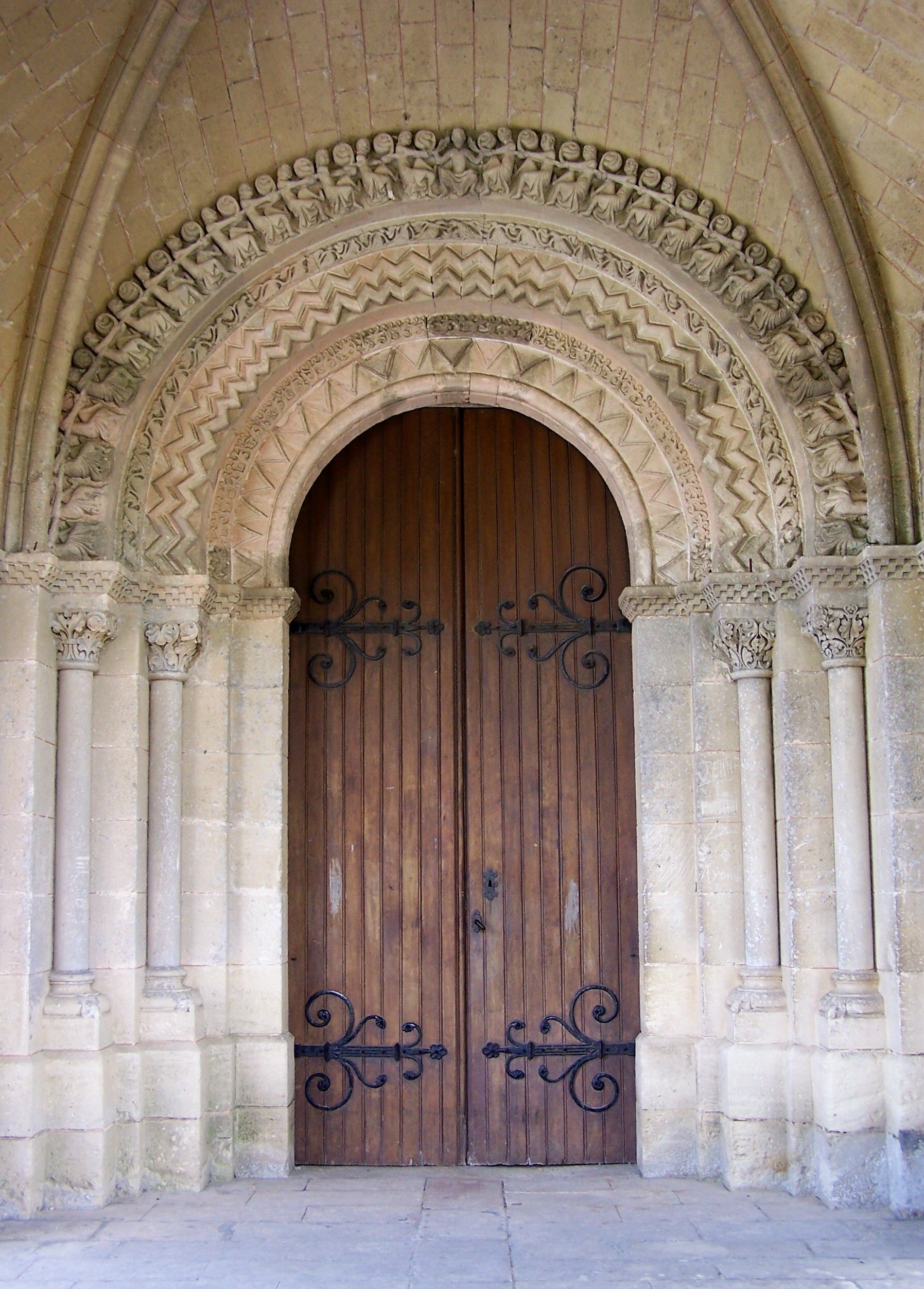 l'Église Sainte-Croix de Sainte-Croix-du-Mont