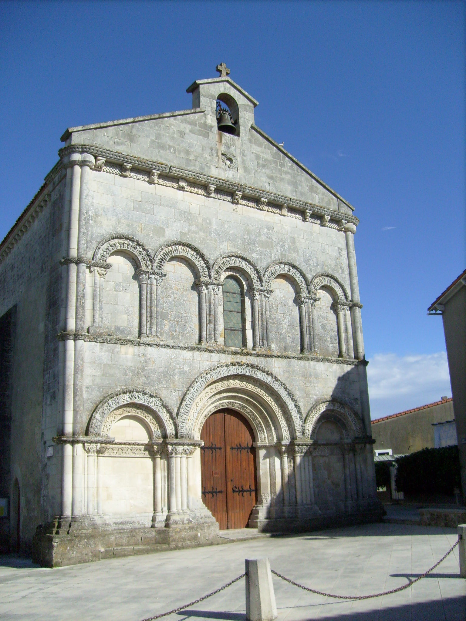 église Saint-Pierre-ès-Liens de Médis