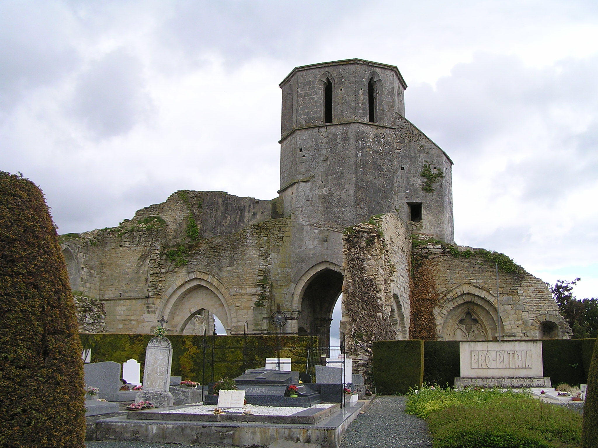 Ruines de l'église Saint-Etienne